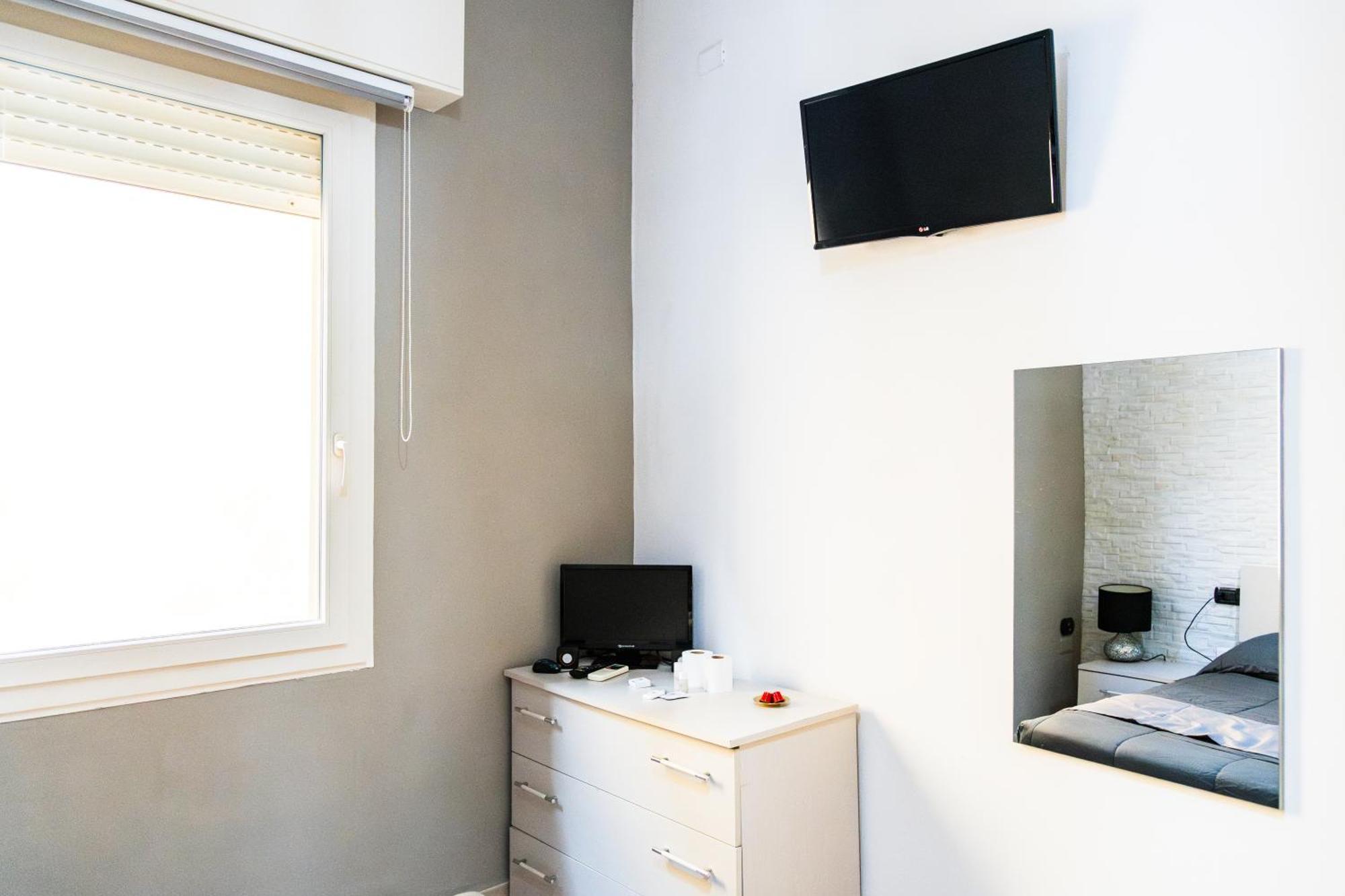La Casa Di Ryan - Camere - Policlinico - Cittadella มอนเซร์ราโต ภายนอก รูปภาพ
